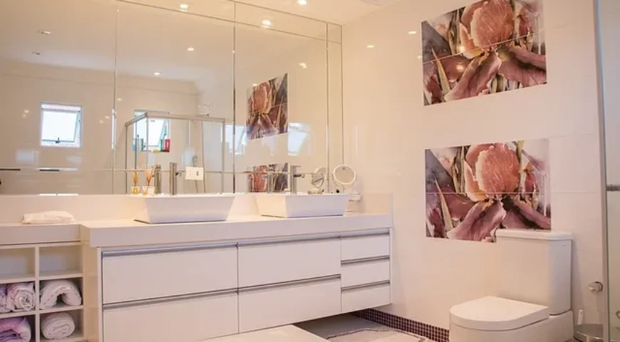 Small Bathroom with Sleek Glass Shower Partitions