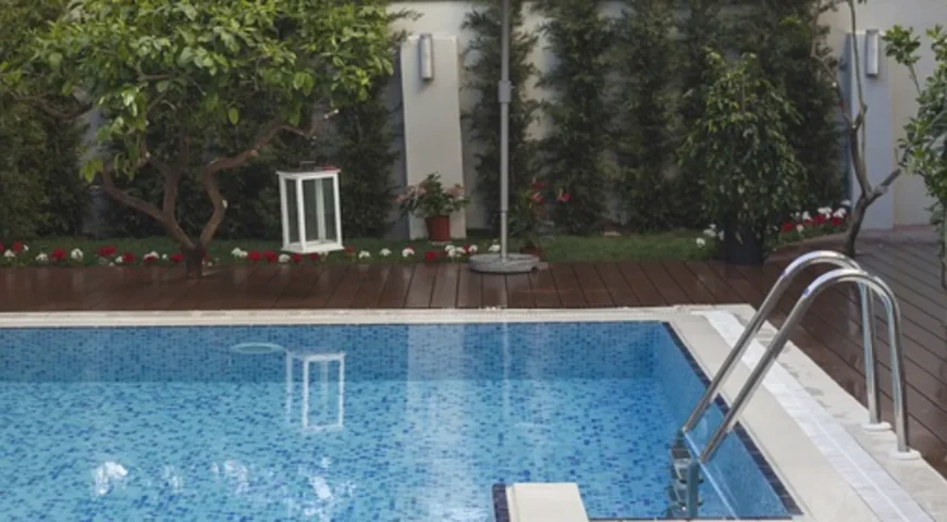 Why Glass Pool Fencing Is the Perfect Choice for Your Pool Area